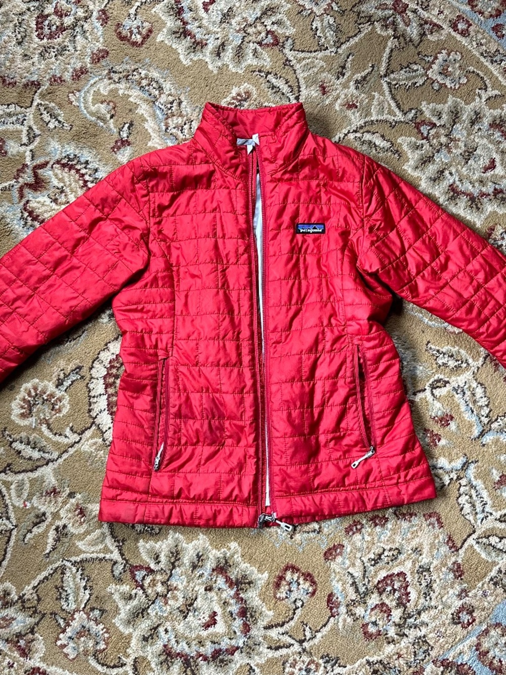 Patagonia women’s MEDIUM Nano puff